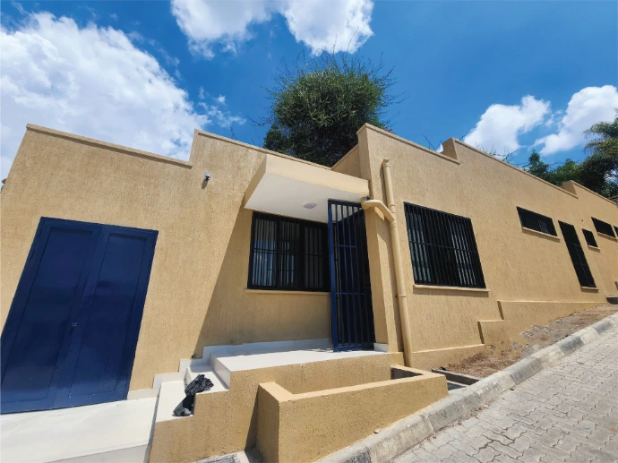 Luxuria Construction